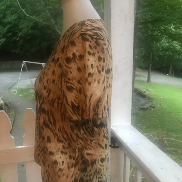 Kathie Lee Leopard Print Top M FREE SHIP - Picture 2 of 5
